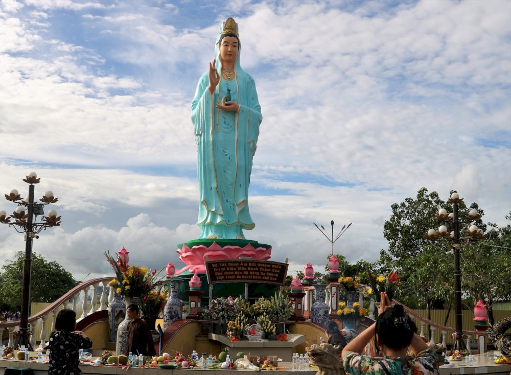 Tượng Quán Thế Âm Bồ Tát